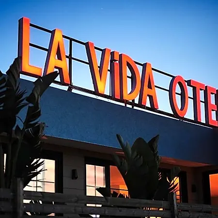 La Vida מלון דירות 4*
